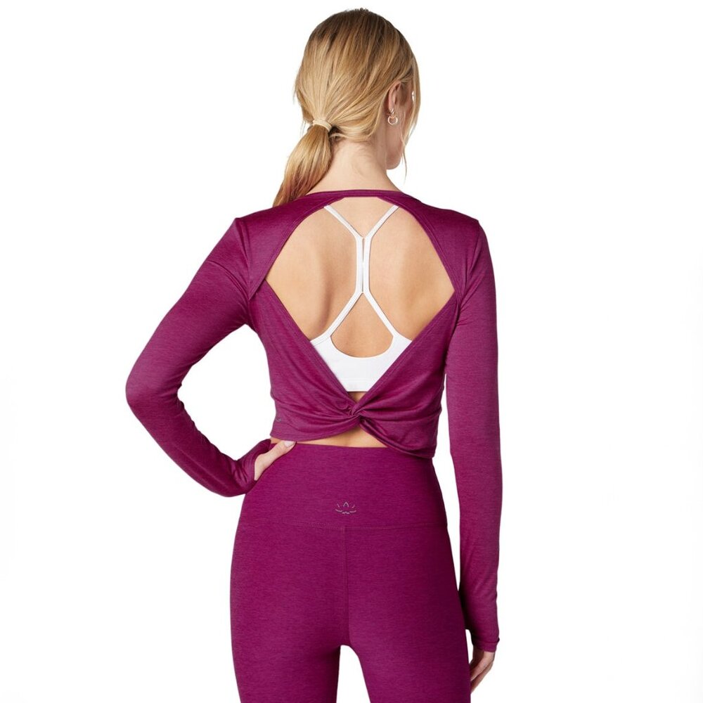 Beyond Yoga Featherweight Sunrise Cropped Pullover in Magenta Heather